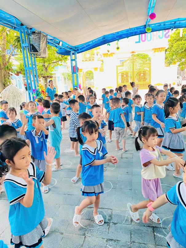 A group of children in blue uniforms

Description automatically generated